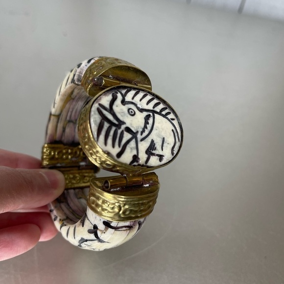 Vintage Carved African Indian Elephant Hinged Pull Pin Bangle Bracelet - Picture 5 of 7